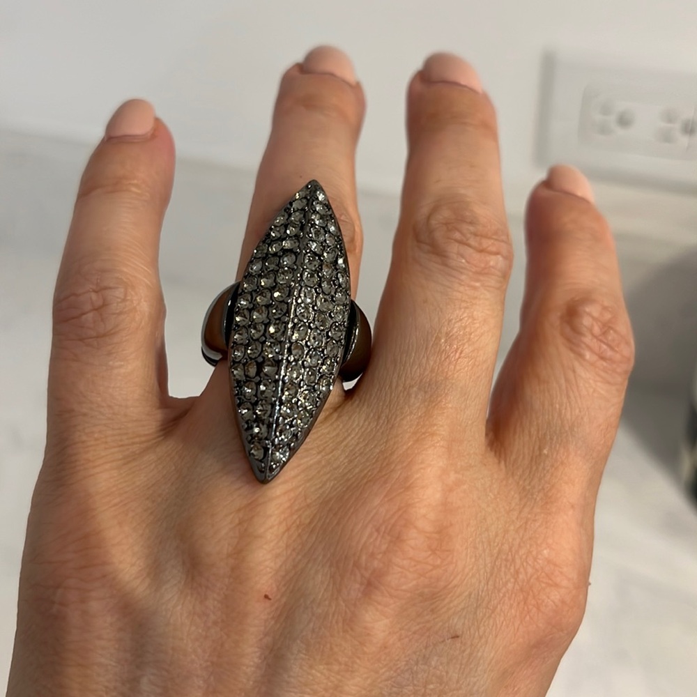 BCBG RING